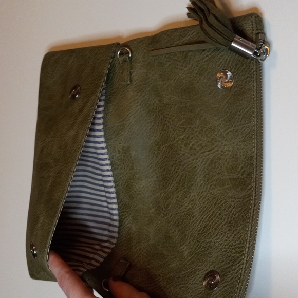 Green Clutch - Moda Luxe - NWOT - Picture 7 of 14